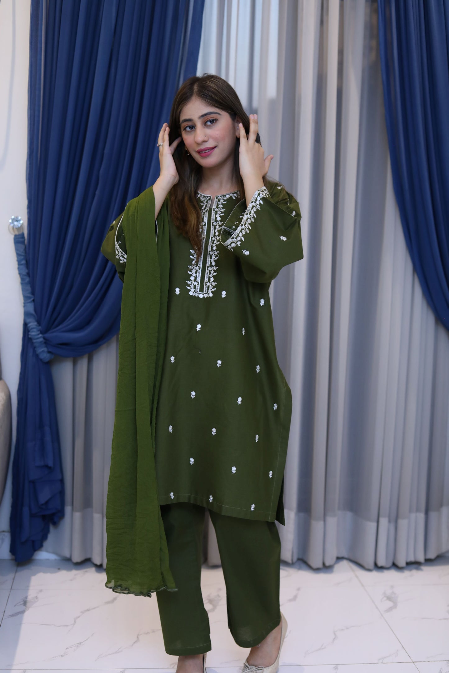 3 Piece - EMBROIDERED LAWN SUIT GREEN